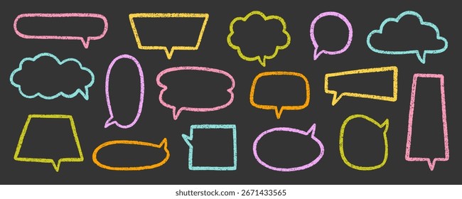 Conjunto de doodle de burbujas de discurso de lápiz de tiza. Marco de comunicación de crayón, globo de conversación cómica en estilo de boceto, textura Grunge. Ilustración vectorial dibujada a mano aislada sobre fondo negro