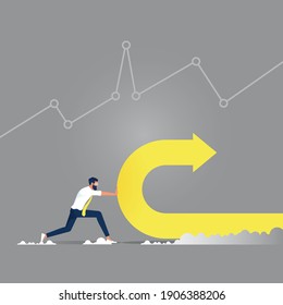 Cambio de dirección, Empresario cambiando el camino de una enorme flecha para sugerir un aumento positivo, Businessman oprime el símbolo de flecha hacia atrás 