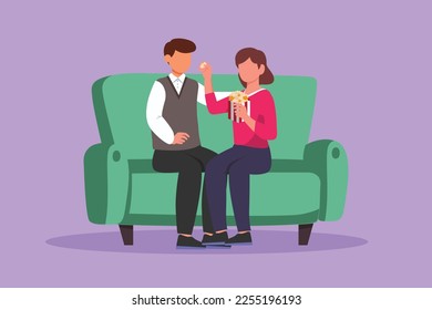 Dibujo plano de carácter pareja joven romántica sentada relajada en el sofá, mujer alimentando palomitas de maíz al hombre. Celebrar el aniversario de la boda en la sala de estar romántica. Ilustración vectorial de diseño de dibujos animados