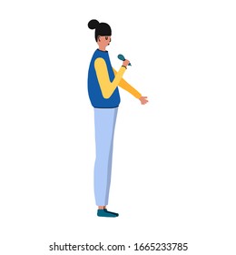Los personajes que ella canta karaoke. Vector plano. Ilustración aislada en un fondo blanco. una joven con un micrófono en las manos. apto para carteles, diseño de pantalones t y sitio web