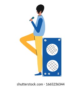 Los personajes que ella canta karaoke. Vector plano. Ilustración aislada en un fondo blanco. una joven con un micrófono en las manos. apto para carteles, diseño de pantalones t y sitio web