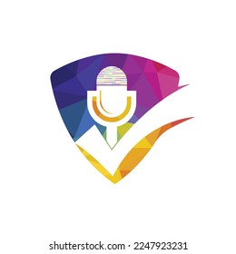 Comprobar plantilla de diseño del logotipo del vector del podcast. Diseño de iconos de micrófono y garrapatas.