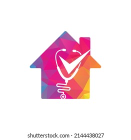 Compruebe la plantilla de diseño del logotipo de la forma de la casa de Stethoscope. Icono de estetioscopio con forma de lista de verificación.