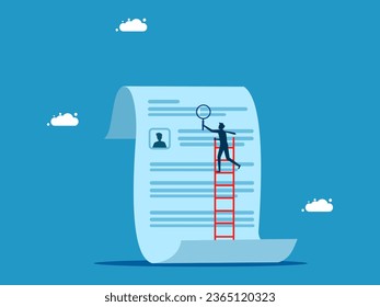 Verificar las calificaciones de trabajo. Empresario usa una lupa para examinar documentos de empleados