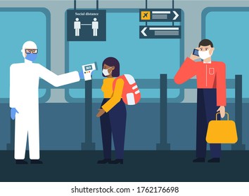 Verificando la temperatura corporal de las personas en lugares públicos, en el aeropuerto. El trabajador médico comprueba la temperatura corporal de los pasajeros en la terminal del aeropuerto. 
