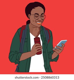 Una alegre estudiante afroamericana que revisa los mensajes de su teléfono celular sonriendo llevando una mochila y usando gafas