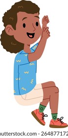 Uma criança alegre com cabelo encaracolado senta-se de pernas cruzadas em uma pose divertida, vestindo uma camisa estampada e calções. A criança está sorrindo amplamente e parece alegre e despreocupada. Ilustração de vetor de desenhos animados