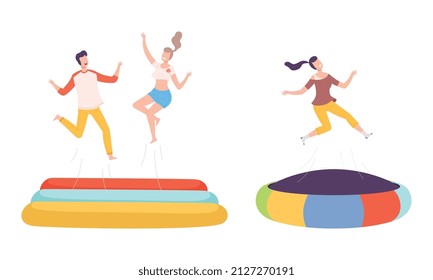 Personajes alegres saltan y cuelgan sobre la Trampolina con un conjunto de vectores divertidos