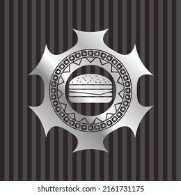 icono de cheeseburger dentro de la placa de plata o emblema. 