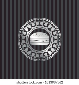 icono de cheeseburger dentro del emblema o placa de plata. 
