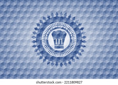 icono del sombrero chef dentro del emblema azul con fondo geométrico. 