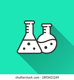 Icono del matraz de química. Ilustración simple con sombra larga aislada para diseño gráfico y web.