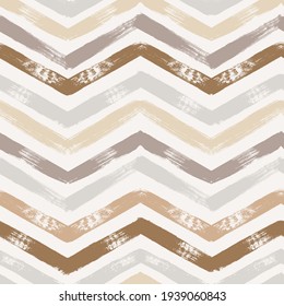 Chevron nahtlose Vektormuster. Aquarellstreifen-Hintergrund, abstrakter Zickzack-Pinseldruck, moderne Grafik, pastellfarbener Hintergrund.