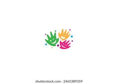 logotipo del cuidado de la mano del niño con expresión alegre en estilo de diseño plano colorido