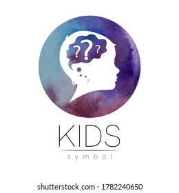 Logotipo infantil con cerebro y pregunta en el vector de círculo de brochas de color agua violeta. Perfil de silueta cabeza humana. Logo del concepto para personas, niños, autismo, niños, clínica, educación. Diseño de plantilla