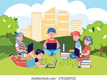 Niños con computadoras portátiles aprendiendo en el parque de la ciudad - dibujos animados para niños con dispositivos de tecnología moderna y mirando la pantalla. Ilustración vectorial de la educación escolar en línea.