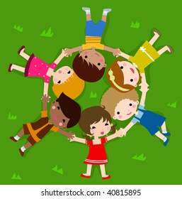 Los niños tendidos sobre la hierba