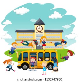 Niños jugando frente a la ilustración de la escuela y el autobús