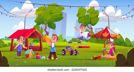 Niños jugando en el patio con vistas al paisaje urbano. niños y niñas sentados en una caja de arena con juguete, cabaña de madera y columpio de avión. Diversión infantil al aire libre, recreación de verano, ilustración vectorial de dibujos animados