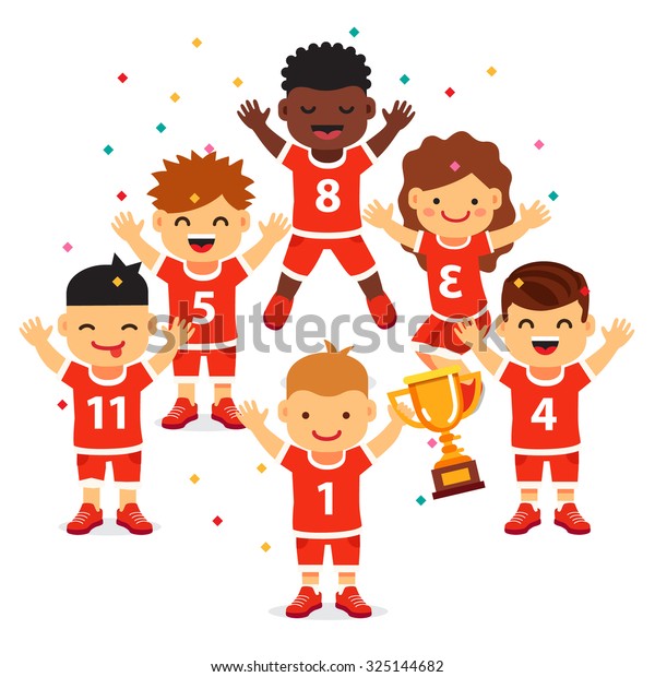 子どもスポーツチームが金杯を勝ち取る 混血児が喜ぶ勝ち祝い 白い背景に平らなスタイルのベクターイラスト のベクター画像素材 ロイヤリティフリー