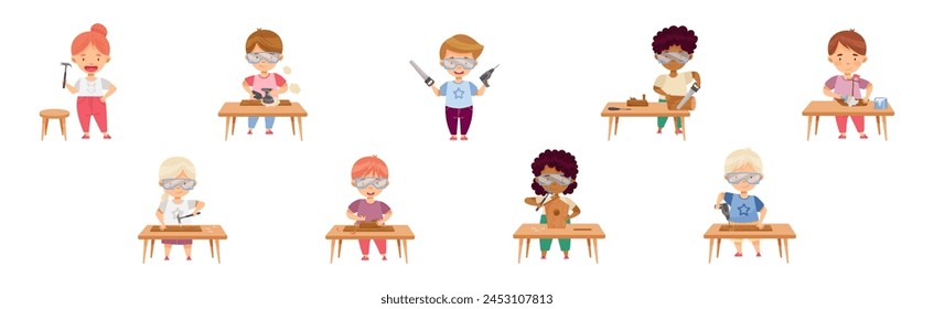 Niños en la mesa de carpintería haciendo artículos de madera Vector Set