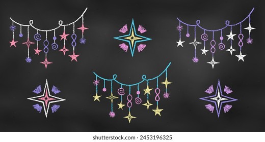 Dibujo de tiza de niños. Conjunto de Elementos de diseño hilos de colores con colgantes y estrellas brillantes aislados en el fondo de pizarra. Kit de Dibujo Textural de Crayón de las Estrellas del Bebé Colgantes.