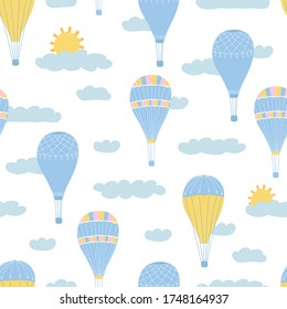 Patrón sin fisuras de los niños con globos de aire, sol, nubes sobre fondo blanco al estilo de las caricaturas. Textura de corte para el diseño de habitaciones para niños, Papel de escritorio, textiles, papel de envoltura, ropa. Ilustración del vector
