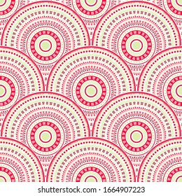 Diseño de alfombras a escala de pescado chino vectorial sin fisuras. Motivos tribales: geometría extensible primitiva. Mandala folclórica japonesa da forma a un patrón de motivos geométricos sin fisuras.