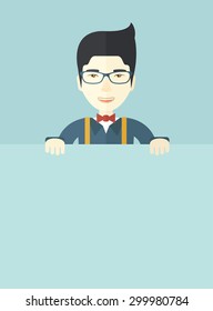 Un tipo chino sostiene una pizarra blanca. Un estilo contemporáneo con una paleta pastel y un suave fondo azul tintado. Ilustración de diseño plana vectorial. Diseño vertical.  