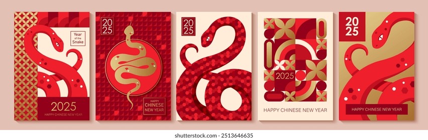 Diseño chino de tarjetas de felicitación del Año Nuevo. Año de la serpiente. Silueta de serpiente, formas geométricas, patrones. Tonos rojos y dorados. 