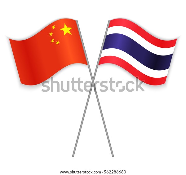 中国とタイの国旗が交差した 白い背景に中国とタイ 語学学習 国際ビジネス 旅行のコンセプト のベクター画像素材 ロイヤリティフリー 562286680