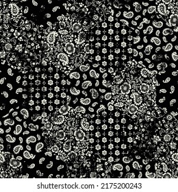 The chintz pattern is made into a seamless patchwork,