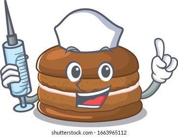 Un macarón de chocolate carácter hospitalario Enfermera con una jeringa