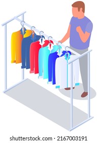 Elegir ropa en la tienda, concepto de compras. El comprador masculino elige ropa en el vestidor. Cliente con vestido colgado de la percha en el centro comercial. Hombre de compras en una tienda o tienda
