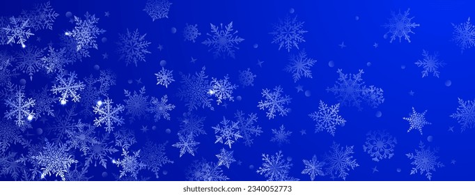 El fondo navideño de los hermosos complejos grandes y pequeños copos de nieve en colores azules. Ilustración de invierno con nieve en caída