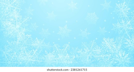 Fondo navideño de hermosos y complejos copos de nieve en colores azul claro. Ilustración de invierno con nieve en caída