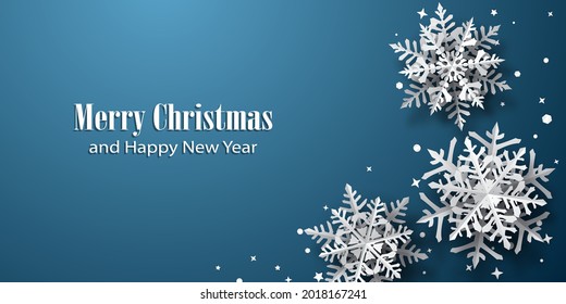 Fondo de Navidad de copos de nieve de papel con sombras suaves, de fondo blanco sobre azul