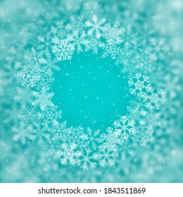 Fondo navideño de copos de nieve de diferente forma, borrosidad y transparencia, dispuestos en círculo, sobre fondo turquesa