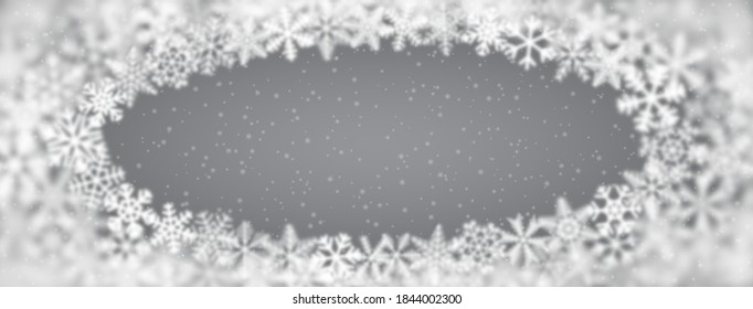 Fondo navideño de copos de nieve de diferente forma, borrosidad y transparencia, dispuestos en una elipse, sobre fondo gris