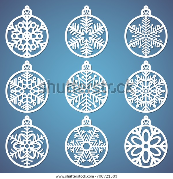 紙で切った雪片をセットしたクリスマスボール。レーザーカット 