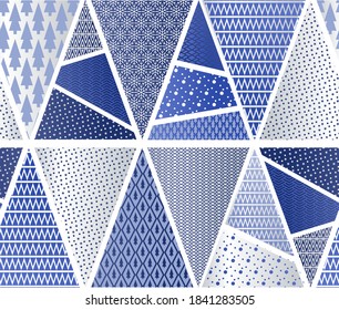 Triángulos de plata azul de Navidad. patrón impecable. Árboles de Navidad estilizados. Antecedentes abstractos