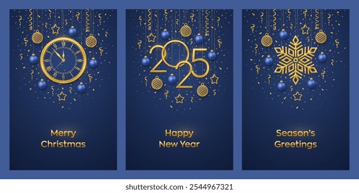 Conjunto de tarjeta de Navidad. Feliz año Nuevo 2025. Números de oro 2025, copo de nieve, reloj con número romano y cuenta regresiva medianoche, víspera del Año Nuevo. Estrellas colgantes, bolas sobre fondo azul. Ilustración vectorial.