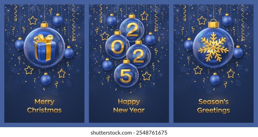 Conjunto de tarjeta de Navidad. Feliz año Nuevo 2025. Números de oro 2025, caja de regalo, copo de nieve dentro de bolas de vidrio. Estrella colgante de la bola de la Navidad en el fondo azul. Afiche de Navidad de Festiva, Anuncio. Ilustración vectorial