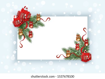 Plantilla de tarjeta de Navidad con borde de esquina de pino adornado con baudias, cintas y cajas de regalo. Plantilla de banner en blanco con espacio de copia en blanco - ilustración vectorial.