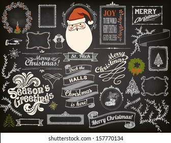 Weihnachtsdesign-Elemente auf der Tafel - Doodle-Symbole, Symbole, Grüße und Rahmen auf der Tafel, einschließlich Weihnachtsklausel