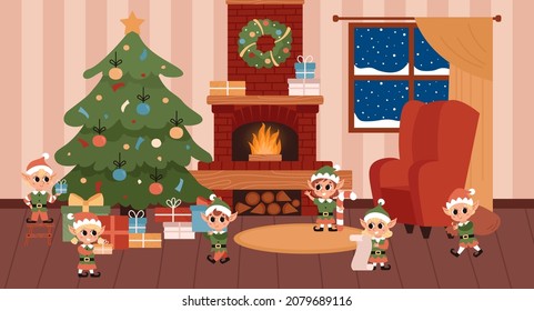 Los elfos de Navidad. Santa Claus ayuda. Los elfos organizan regalos en la habitación. Salón con interior navideño con chimenea, regalos, sillón rojo y árbol de Navidad. Cálida noche de invierno. 