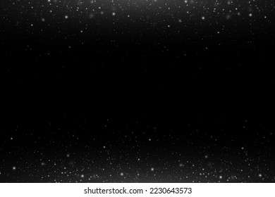 Arrière-plan festif de Noël, confettis clair et petites lumières argentées éclatantes sur fond noir. Texture dorée brillante. Effet Noël pour carte de voeux de luxe.