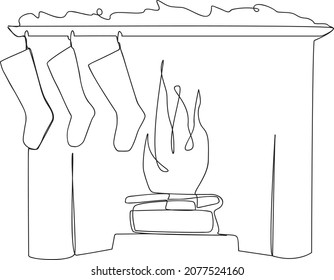Chimenea navideña con fuego ardiente. Calcetines para regalos cuelgan de la chimenea. Una línea de arte.