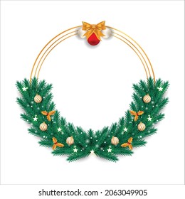 Marco de Navidad en un fondo blanco. Marco de Navidad con hojas verdes oscuras y hojas y bolas doradas. Balón roja de Navidad, marco de Navidad, hojas verdes, copos de nieve, bola de oro, cinta dorada, estrellas de luces.