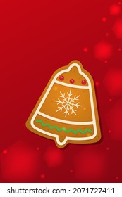Pan de jengibre de Navidad en forma de campana en un fondo rojo con luces.